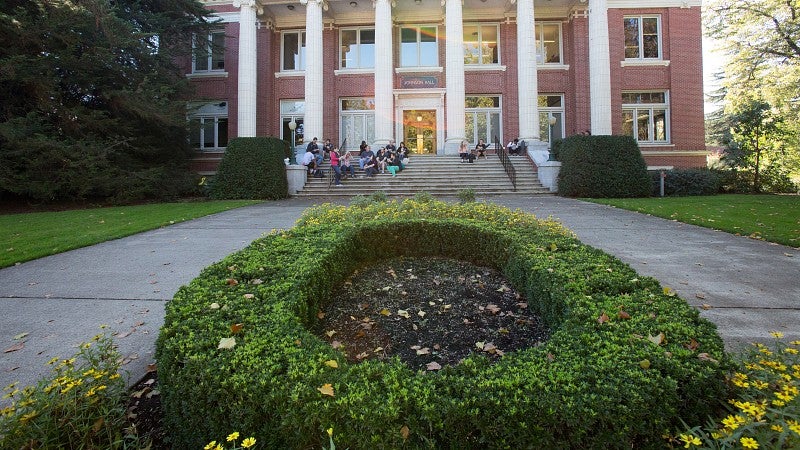 johnston hall on uo campus