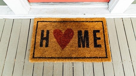 Home doormat with a heart for the "O". Photo by Kelly Lacy from Pexels