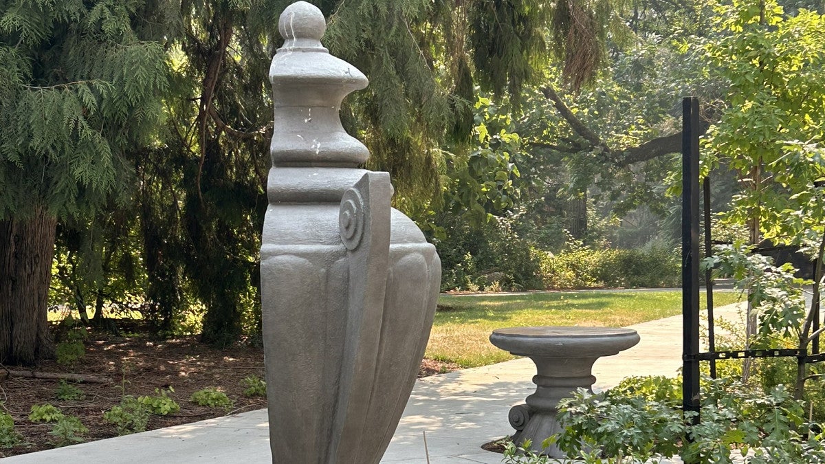 Disappearing Urns